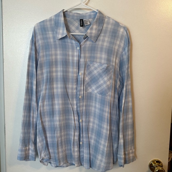 H&M Button up Top - Picture 1 of 3